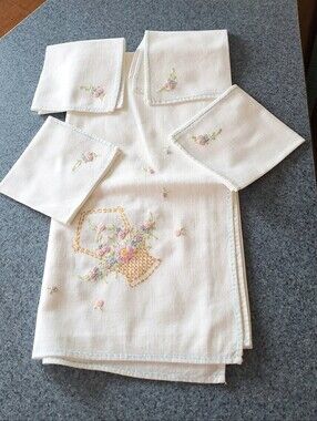 Vintage Handmade Embroidered Basket & Flowers Linen Tablecloth & Nakin Set